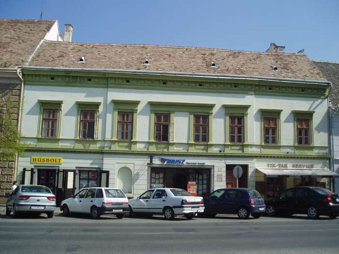 Pápa, Fő u. 04.jpg Pápa, Fő u. 04.jpg