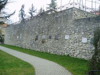 Tapolca, Városi Panteonfal 01.jpg Tapolca, Városi Panteonfal 01.jpg